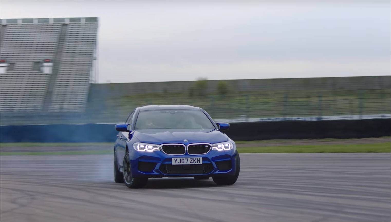 Vid o en avant premi re la BMW M5 F90 en action sur circuit