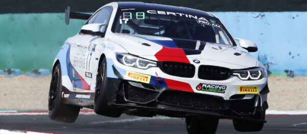 BMW M4 GT4 espace bienvenue