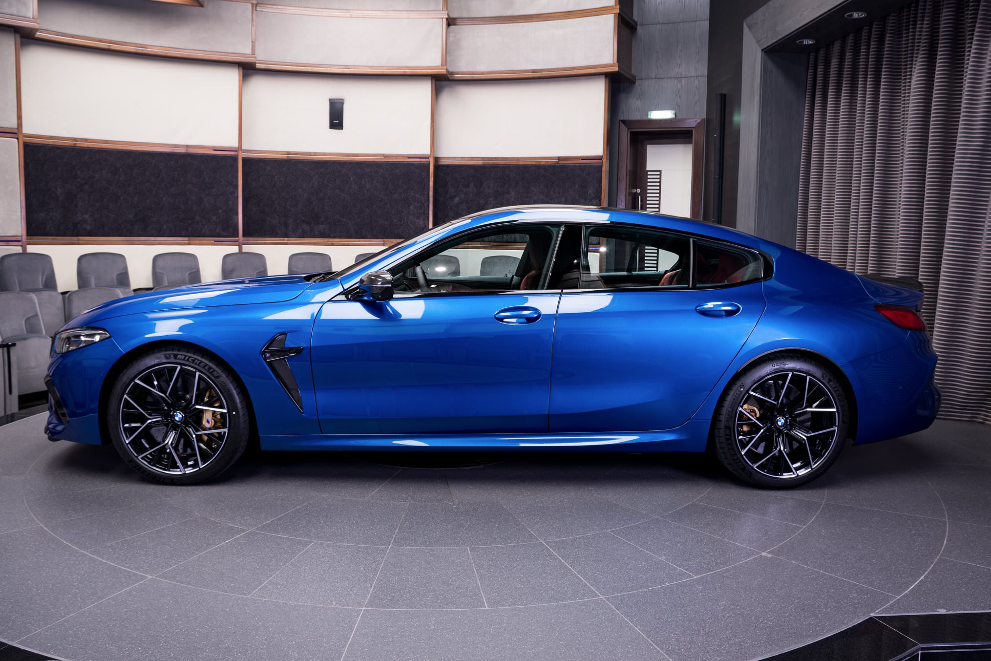 BMW M8 Competition Coupé Sonic Speed Blue : ultrasonique